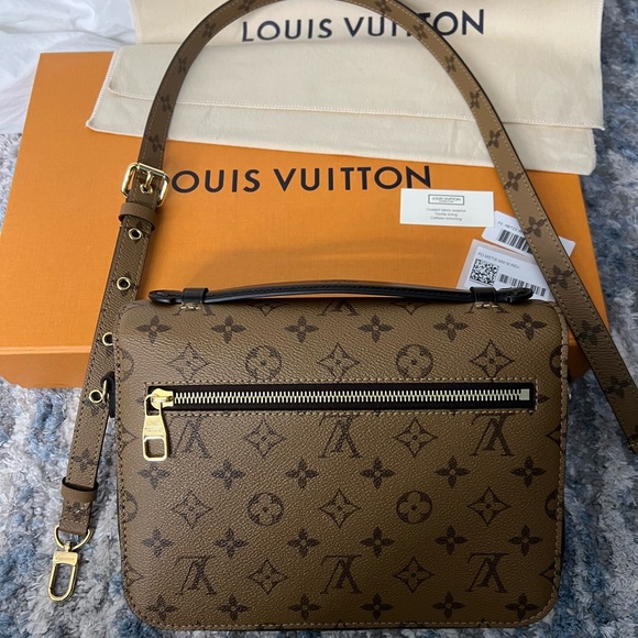 NWT Louis Vuitton Pochette Metis in Reverse Monogram (MADE IN FRANCE) DATE CODE - Picture 4 of 16